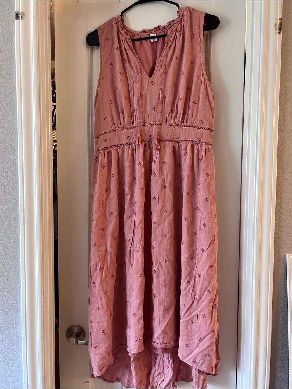 Old Navy Mauve/Pink High-Low Sleeveless Embroidered Dress